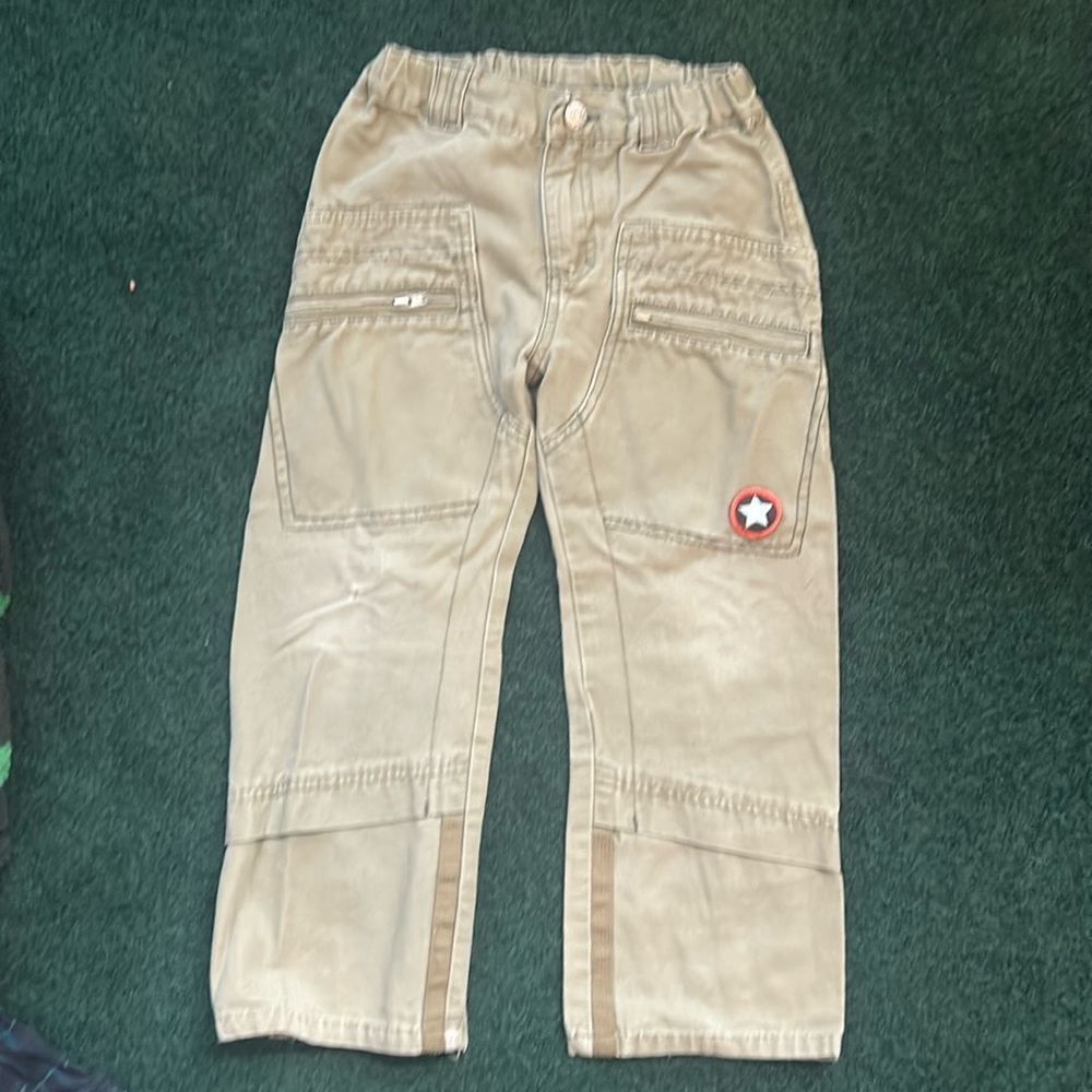 Boys Oilily khaki cargo pants. Size 6Y (116). adjustable waist.